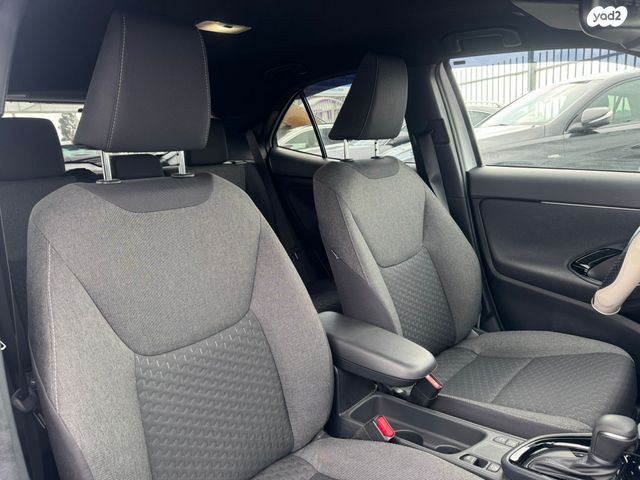 טויוטה יאריס קרוס