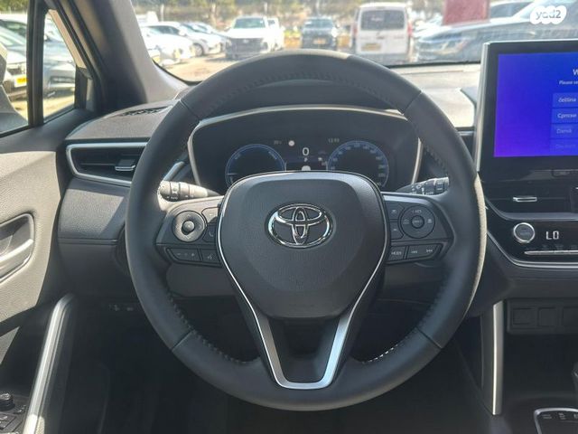 טויוטה קורולה קרוס