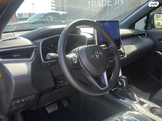 מודעת רכב טויוטה קורולה קרוס 2