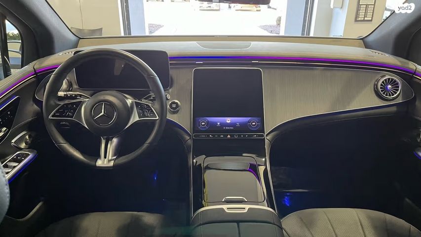 מרצדס-בנץ EQE SUV