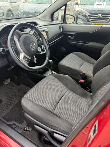 טויוטה יאריס