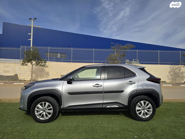 טויוטה יאריס קרוס