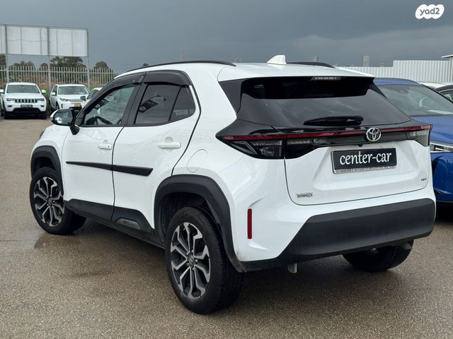 טויוטה יאריס קרוס