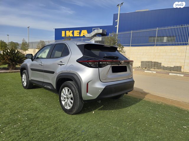 טויוטה יאריס קרוס