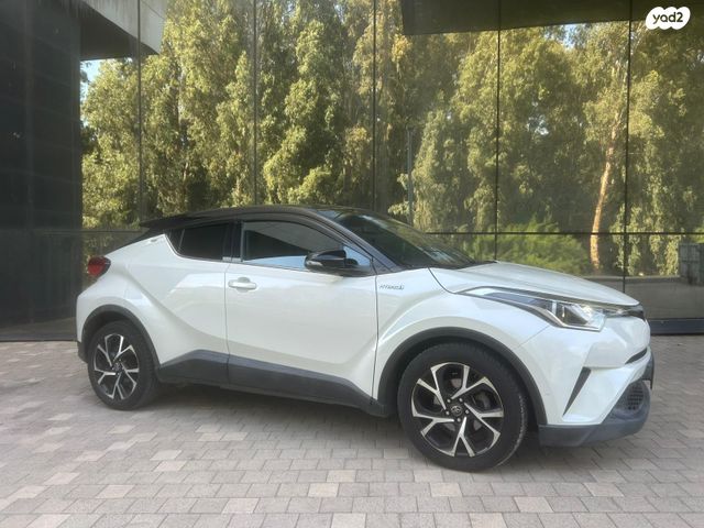 מודעת רכב טויוטה C-HR