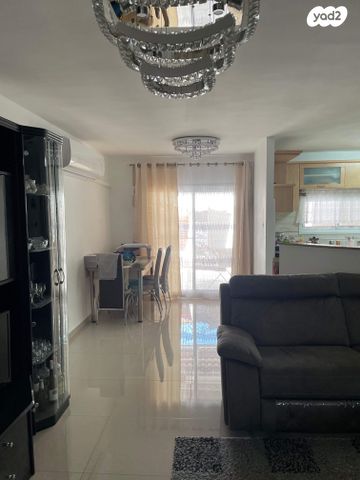 דירת גן, יהודה 10, רובע א', אריאל