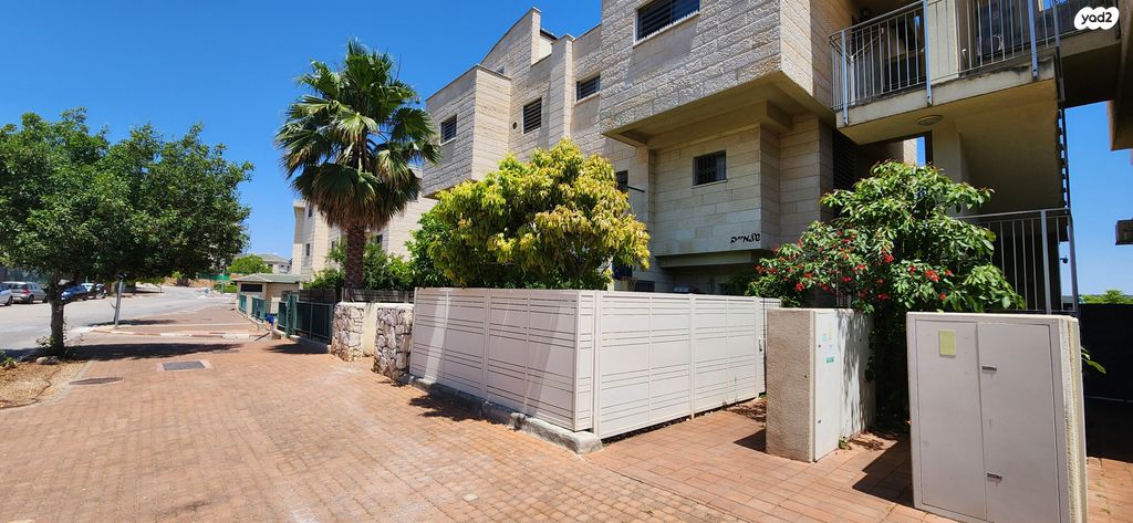 עמק השלום 82