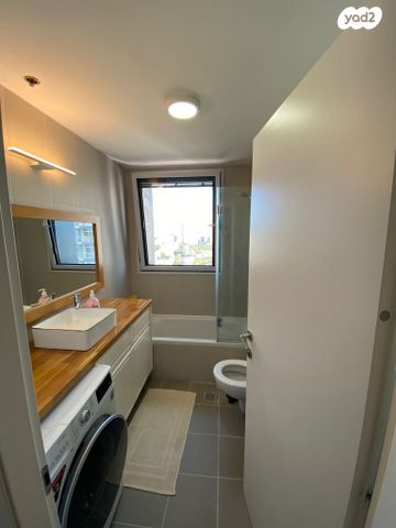 דירה, דרך מנחם בגין 144, מונטיפיורי, הרכבת, תל אביב יפו