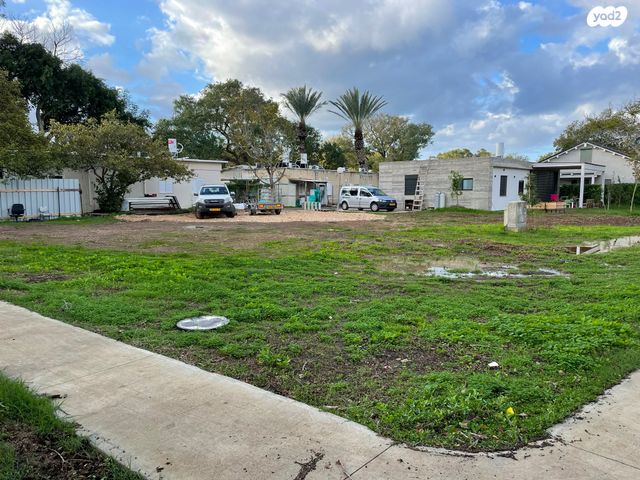 מגרשים, עין כרמל 1, עין כרמל, עין כרמל