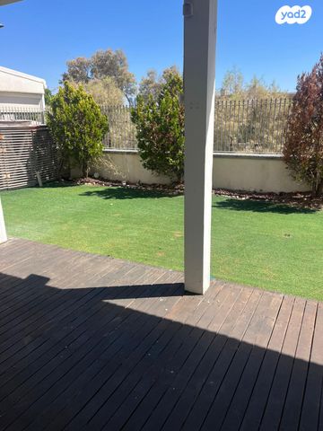 דירת גן, בית פלט 12, עג'מי, גבעת העליה, תל אביב יפו