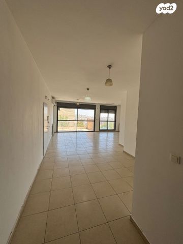 דירת גן, זכריהו אוריאלי 2, ערב א - סוואחרה, נוף ציון, ירושלים