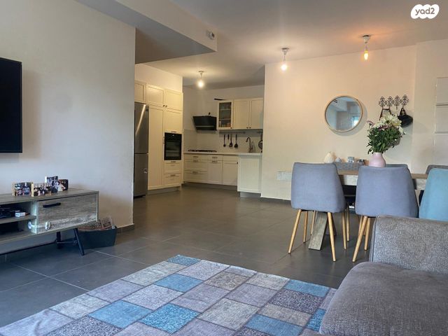 דירה, שבט יהודה 7, אחיסמך, לוד