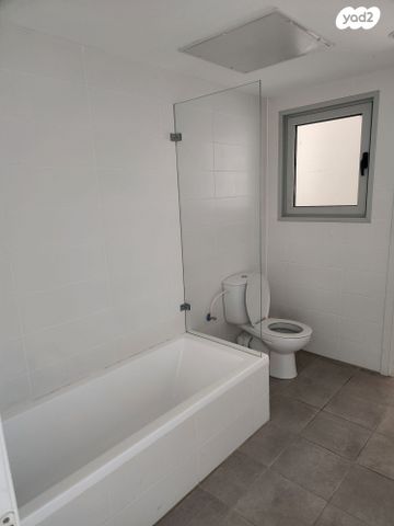 דירה, קרל פופר 11, קרית המדע, נתניה