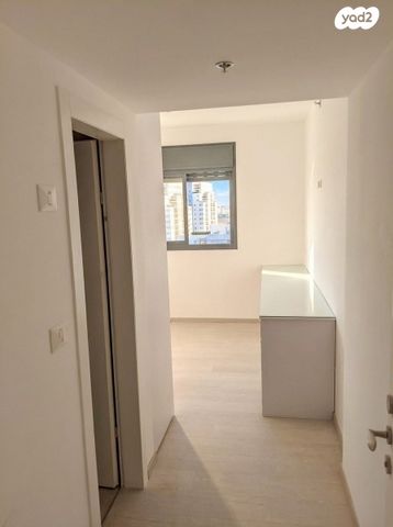 דירה, נעמי שמר 10, נאות אפק, אפקה, קרית ביאליק