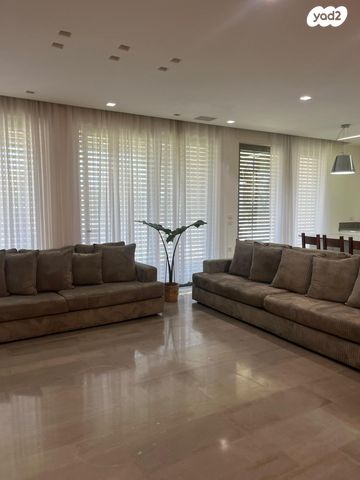 דירת גן, בית פלט 12, עג'מי, גבעת העליה, תל אביב יפו