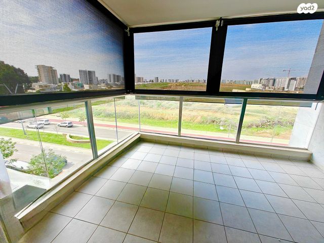 דירה, הרב יהודה חיימב 1, בן גוריון ב', שדרות