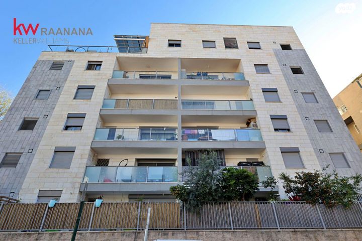 דירת גן, ז'בוטינסקי 8, מרכז דרום, רעננה