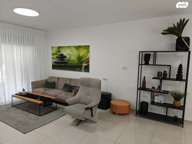 דירה, הרב יהודה חיימב 1, בן גוריון ב', שדרות