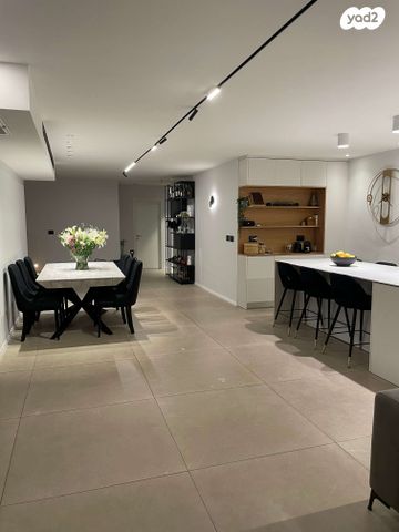 גג/ פנטהאוז, יואל 9, פסגות אפק, ראש העין