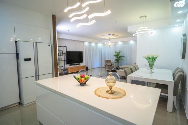 שדרות ירושלים 14