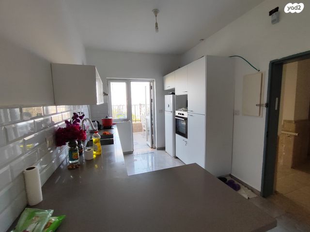 אליהו מרידור 42