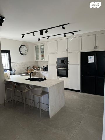 בית פרטי/ קוטג', טרומפלדור 42, בית דגן, בית דגן