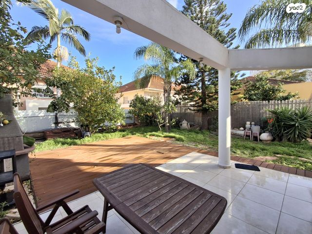 דו משפחתי, דפנה 15, גבעת האירוסים, נס ציונה