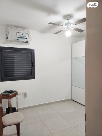 דירה, הרב ניסנבאום 37, אזור תעשיה, בת ים