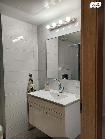 דירה, הרב ניסנבאום 37, אזור תעשיה, בת ים