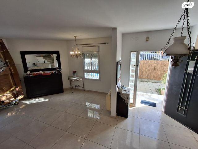 דו משפחתי, דפנה 15, גבעת האירוסים, נס ציונה