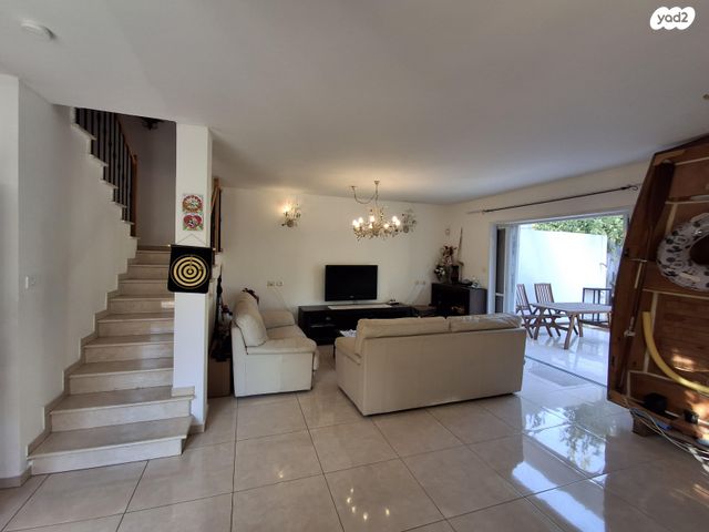 דו משפחתי, דפנה 15, גבעת האירוסים, נס ציונה