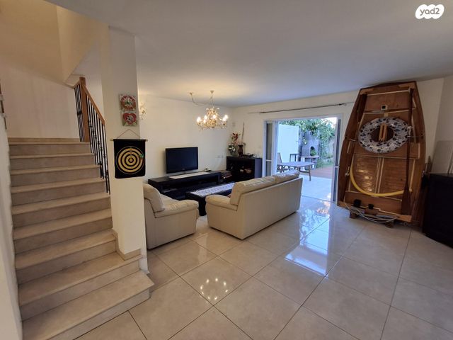 דו משפחתי, דפנה 15, גבעת האירוסים, נס ציונה