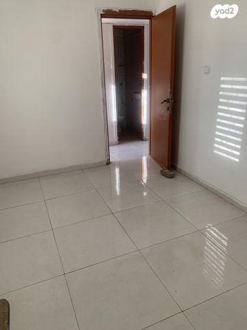 יקותיאל אדם 10