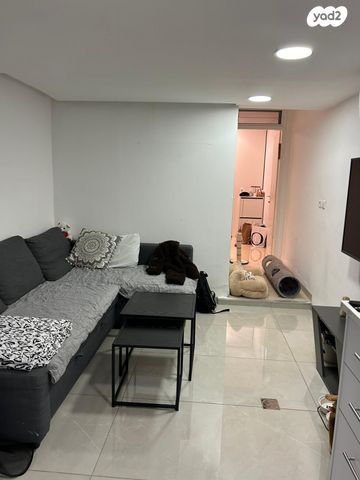 חומה ומגדל 14