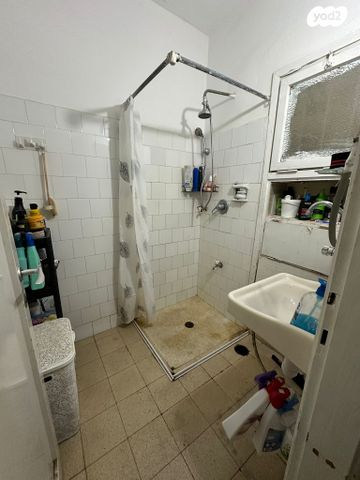 דירה, החבורה 25, אושיות, רחובות