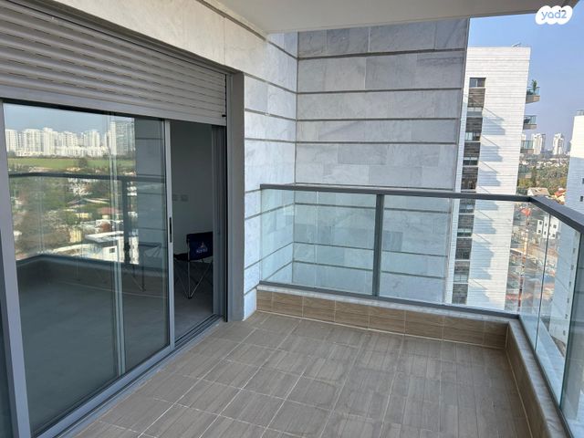 דירה, לאה גולדברג 10, חתני פרס ישראל, באר יעקב