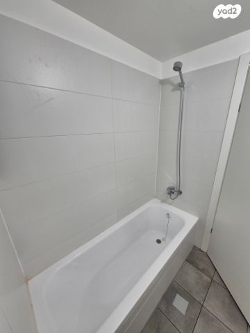 דירה, דרך ארץ 104, שאר העיר, חריש