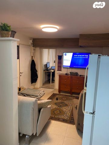 סאבלט, לשם 43, אבן ספיר, אבן ספיר