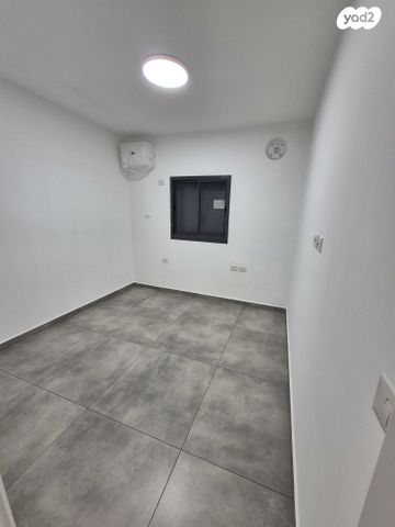 דירה, דרך ארץ 104, שאר העיר, חריש