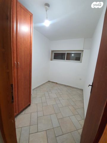 יחידת דיור, הגיתית 48, כלי שיר, מעלה אדומים