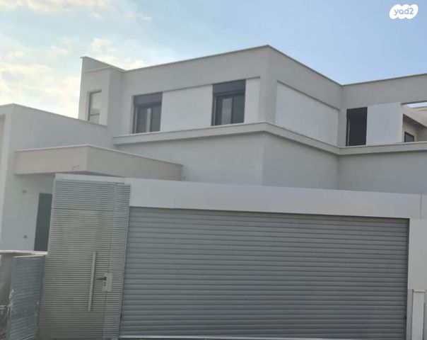 דו משפחתי, הרב דב הכהן קוק 15, עפולה הצעירה, עפולה