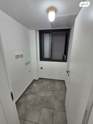 דירה, דרך ארץ 104, שאר העיר, חריש