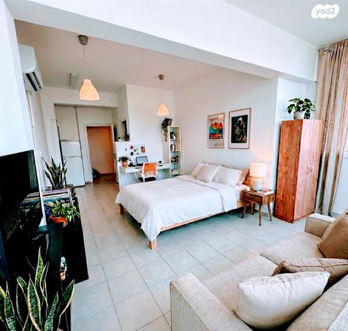 אבן גבירול 75