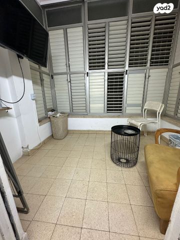 דירה, החבורה 25, אושיות, רחובות