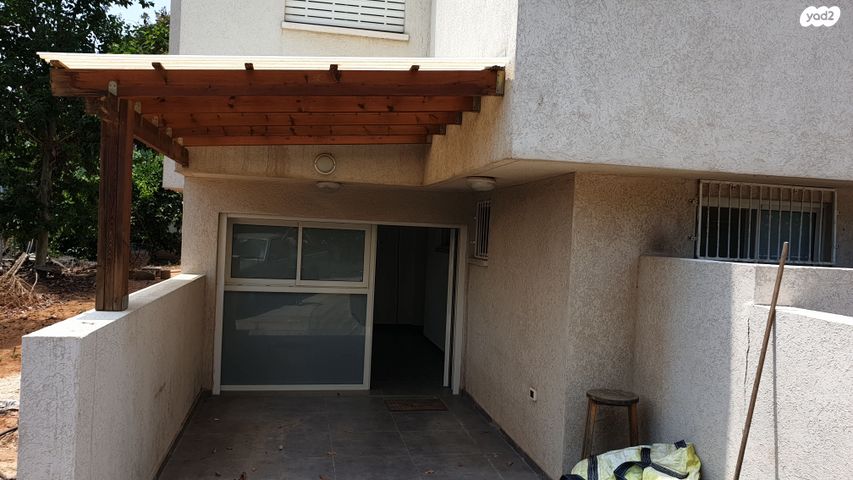 מרתף/ פרטר, פיקוס 4, חרות, חרות