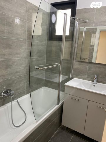 דירה, שדרות הרצל 54, נאות שמיר, יבנה