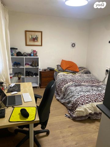 סאבלט, לשם 43, אבן ספיר, אבן ספיר