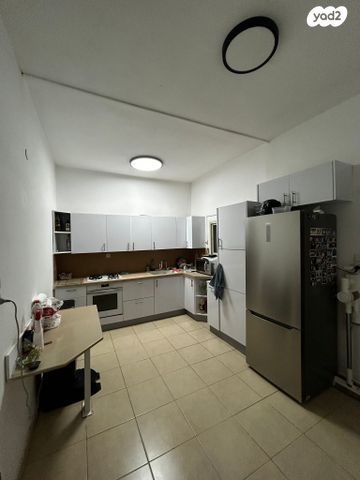 דירה, שדרות כצנלסון 1, מרכז העיר, קרית אתא