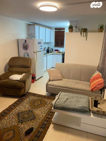 סאבלט, לשם 43, אבן ספיר, אבן ספיר