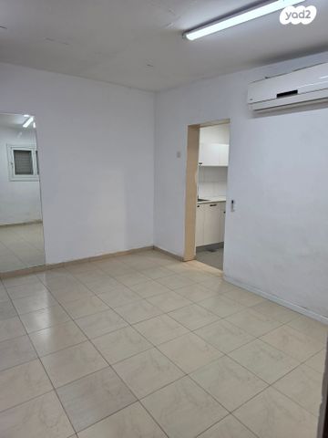 יחידת דיור, שפרינצק 7, שיכוני מזרחי, כפר סבא